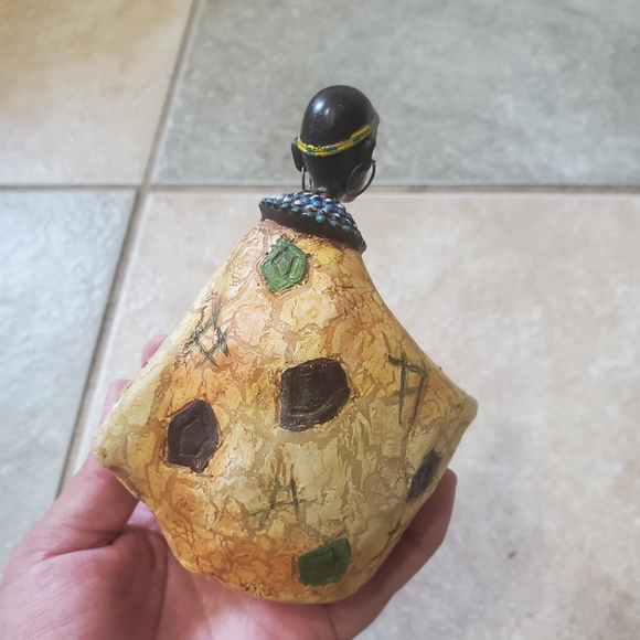 African Woman Tealight Holder - Picture 6 of 9